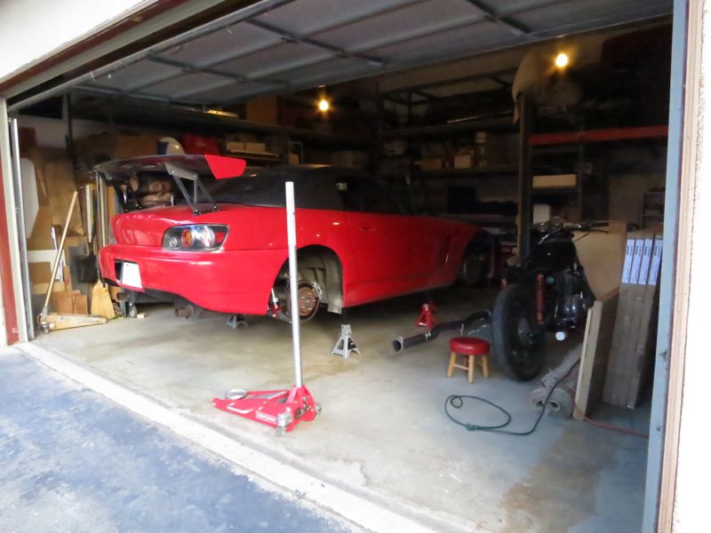 My new house came with a perfect moto garage. : r/garageporn