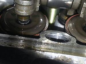 damaged valve stem-cheggrz.jpg