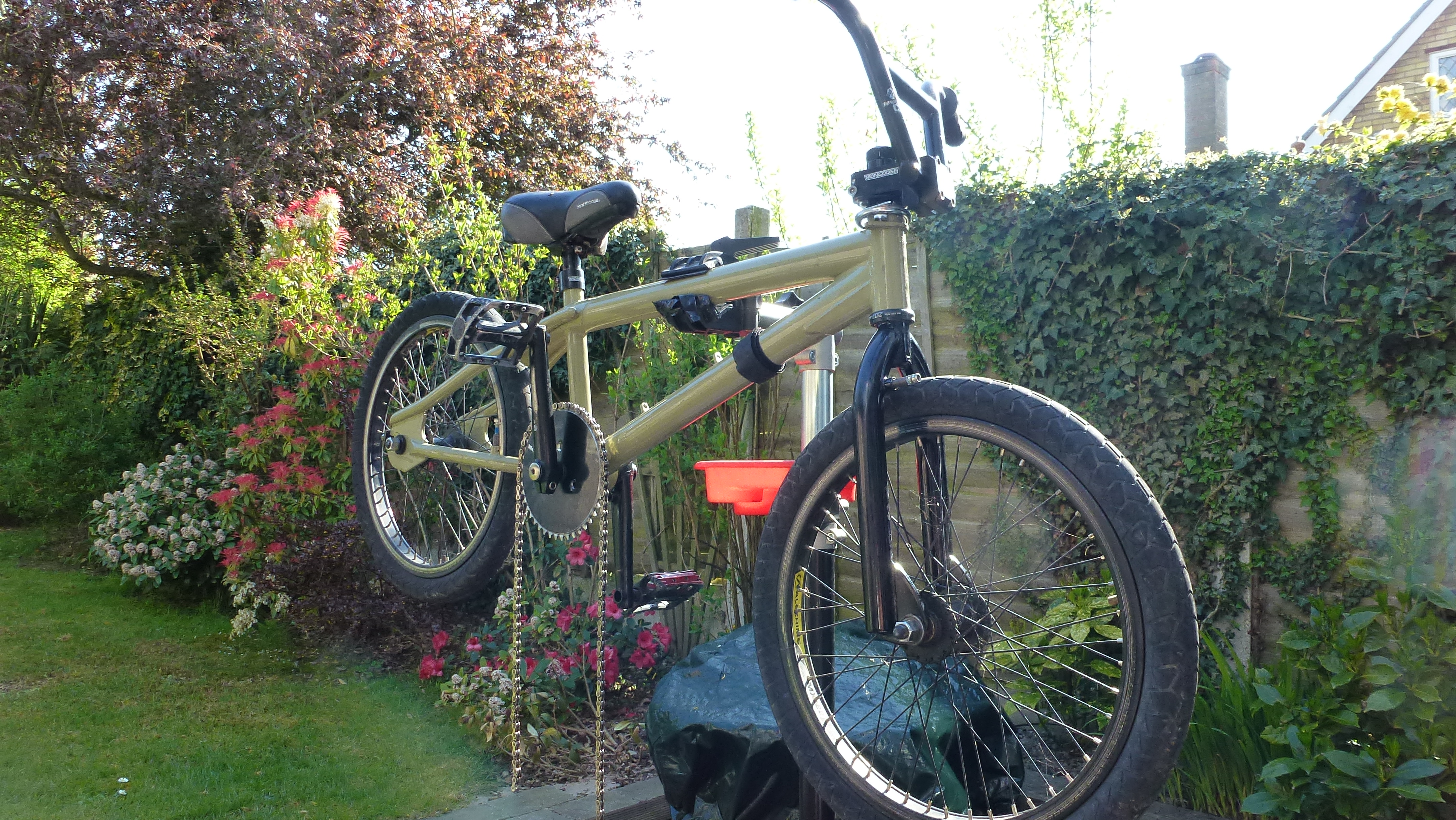 Mongoose s2000 clearance mountain bike